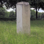 Gedenkstein vor dem Völkerschlachtdenkmal in Probstheida