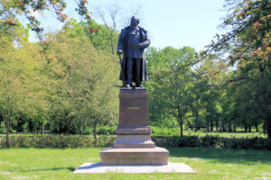 Dr.-Carl-Heine-Denkmal in Schleußig