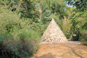 Gletschersteinpyramide in Stötteritz