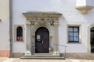 Portal des Wohnhauses Bäckerstraße 8 in Torgau