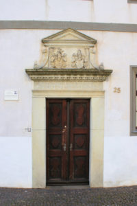 Portal des Wohnhauses Schlossstraße 25 in Torgau