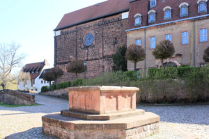 Brunnen im Hof des Klosters Wechselburg