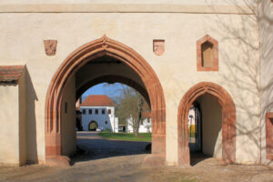 Portale am Torhaus des Klosters Wechselburg