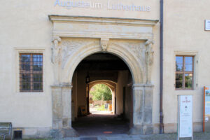 Portal am Augusteum in Wittenberg