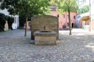 Röhrbrunnen im Cranach-Hof in Wittenberg