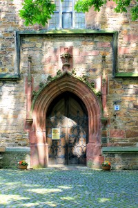 Stiftskirche Chemnitz-Ebersdorf, Portal