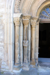 Merseburg, Ev. Neumarktkirche, Knotensäule am Hauptportal