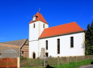 Die Kirche in Tellschütz vor dem Brand