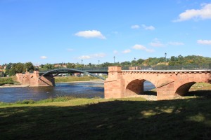 Die Pöppelmannbrücke in Grimma, 202 beim Muldehochwasser zerstört und modern ergänzt