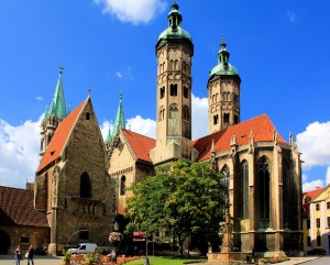 Der Naumburger Dom, in seinem Inneren die weltberühmten Stifterfiguren