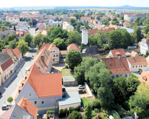 Blick von der Stadtkirche zum Wachturm
