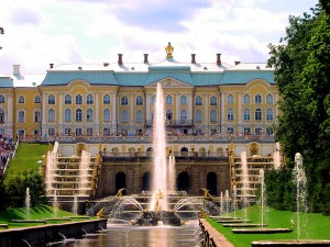 Schloss Peterhof bei St. Petersburg