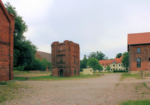 Rittergut Adelwitz, Wirtschaftshof mit Taubenturm