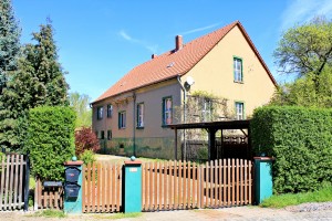 Herrenhaus Costewitz (Gemeinde Elstertrebnitz), nach 1945 teilweise abgebrochen und überbaut