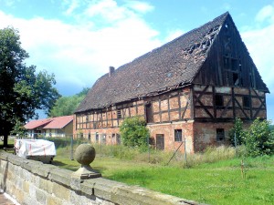 Wirtschaftsgebäude des Ritterguts (Zustand 2009)