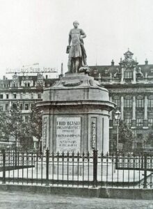 Friedrich-August-Denkmal auf dem Leipziger Königsplatz (um 1910)