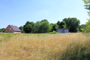 Kötten, Fläche des fast vollstänig abgerissenen Rittergutes, im Hintergrund der Park