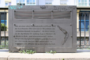 Gedenktafel für die erste deutsche Schwimmanstalt in Leipzig