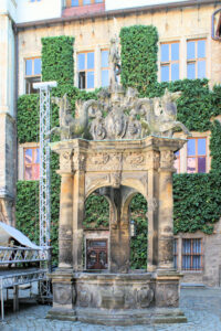 Neptunbrunnen im Schlosshof in Merseburg