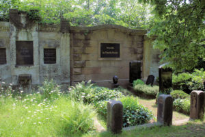 Grabmal der Familie Reiche auf dem Friedhof in Plagwitz