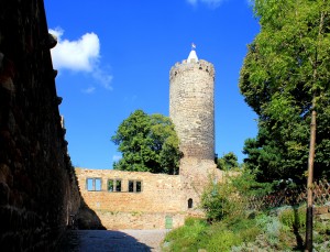 Schönburg, Vorburg und Bergfried