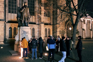 Nachtwächter-Rundgang in Leiopzig am Denkmal für Johann Sebastian Bach