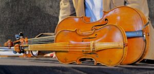 Nachbauten einer frühbarocken Violine und eines Violoncello da spalla