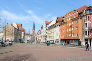 Am Lindenauer Markt erinnert nur noch die Platzform an das alte Dorf