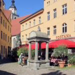 Holzmarkt mit Brunnen des Röhrwassers