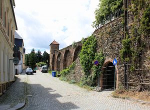 Stadtbefestigung Marienberg, Stadtmauer mit Trafohäuschen neben dem Zschopauer Tor