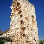 Korykos, Krzkalesi, Landburg, Wehrturm mit römischen Säulen